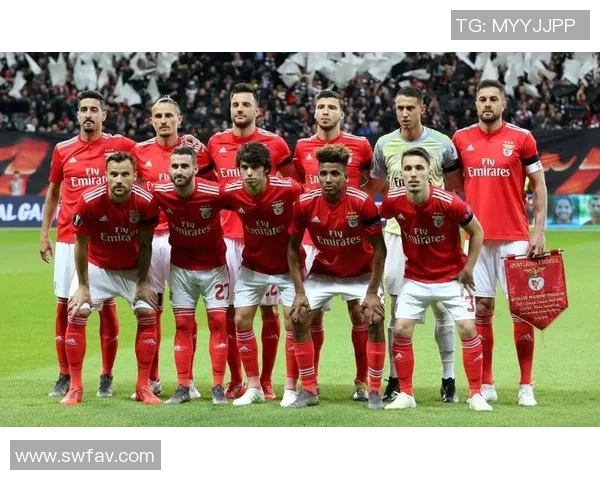 英超激战：皇马绝杀本菲卡全场沸腾精彩瞬间回顾与分析