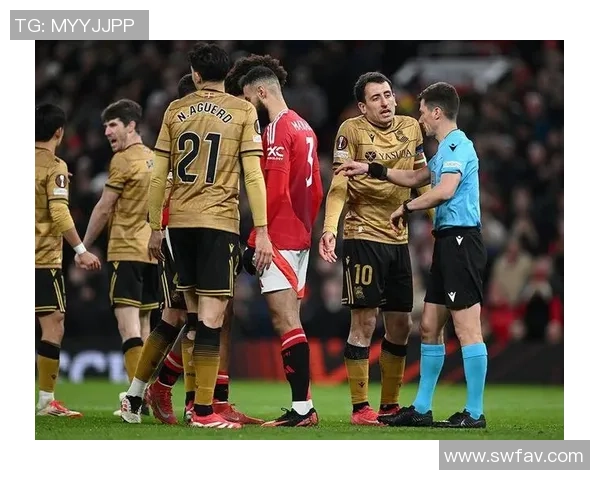 德甲惊天逆转里昂上演帽子戏法击败曼联引发全场狂欢